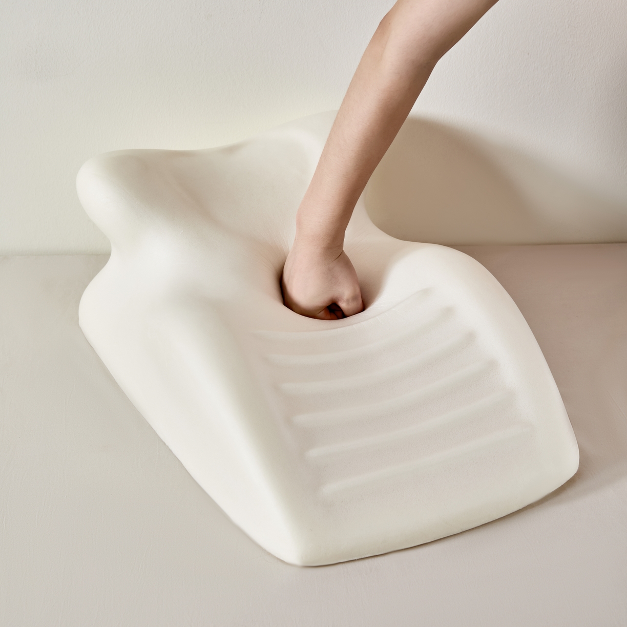 91家纺网 家纺一手货源 找家纺 芯链  2025年新款趴睡枕 蓝色