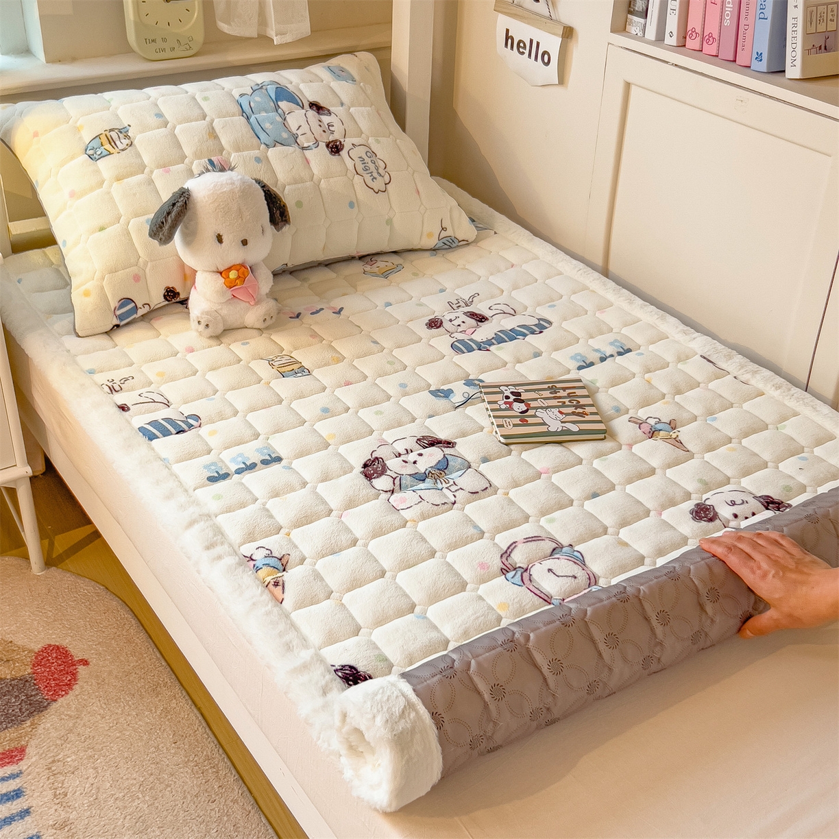 91家纺网 家纺一手货源 找家纺 丝幔家纺 2025新款牛奶绒印花床护垫学生款 萌宠小狗