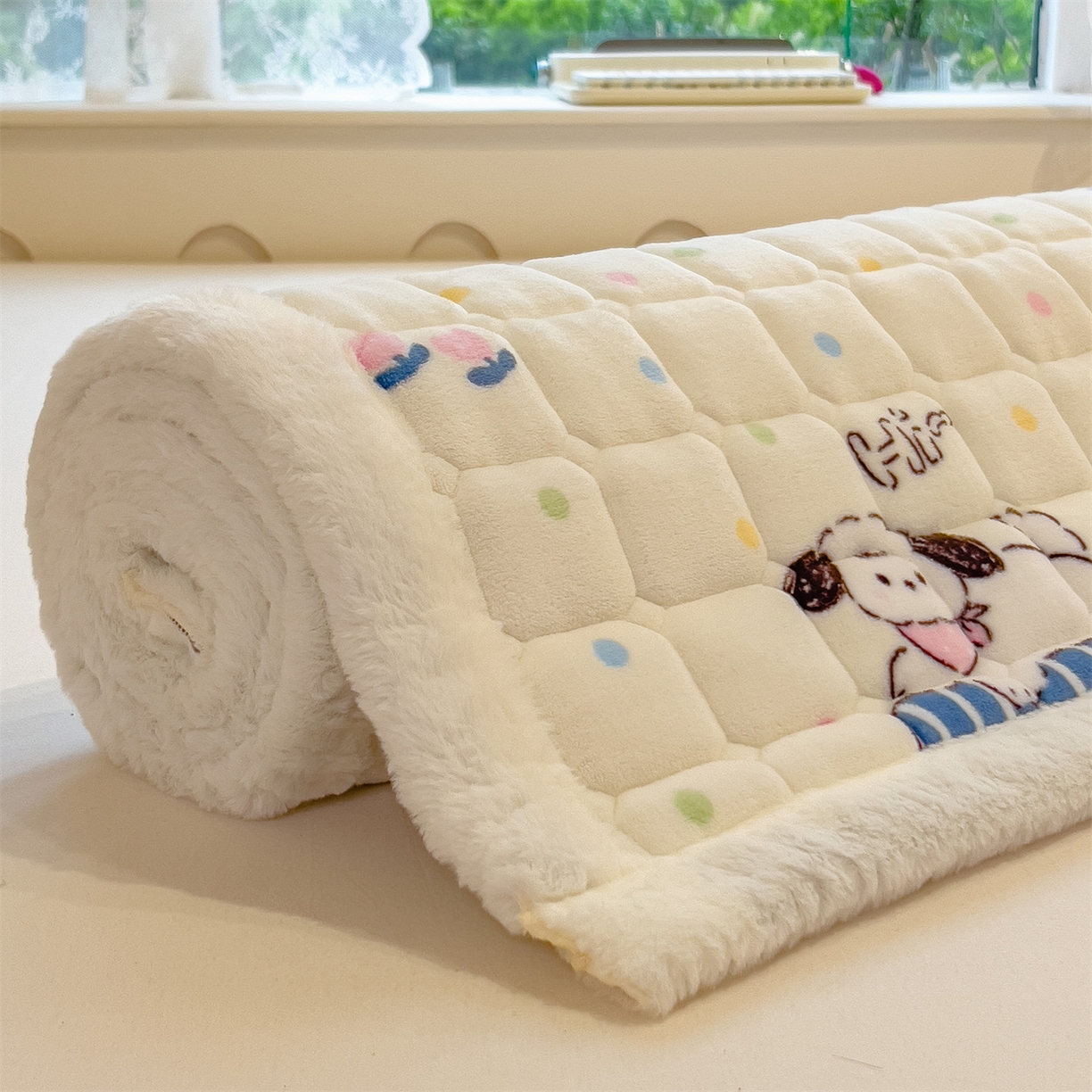 91家纺网 家纺一手货源 找家纺 丝幔家纺 2025新款牛奶绒印花床护垫学生款 萌宠小狗