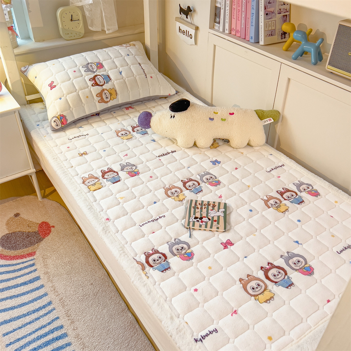 91家纺网 家纺一手货源 找家纺 丝幔家纺 2025新款牛奶绒印花床护垫学生款 趣多多