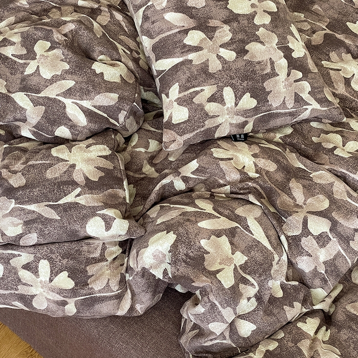 91家纺网 家纺一手货源 找家纺 一比一家纺 2025秋冬新款高克重棉麻原麻复古诧季风原麻四件套-简单款 花影棕