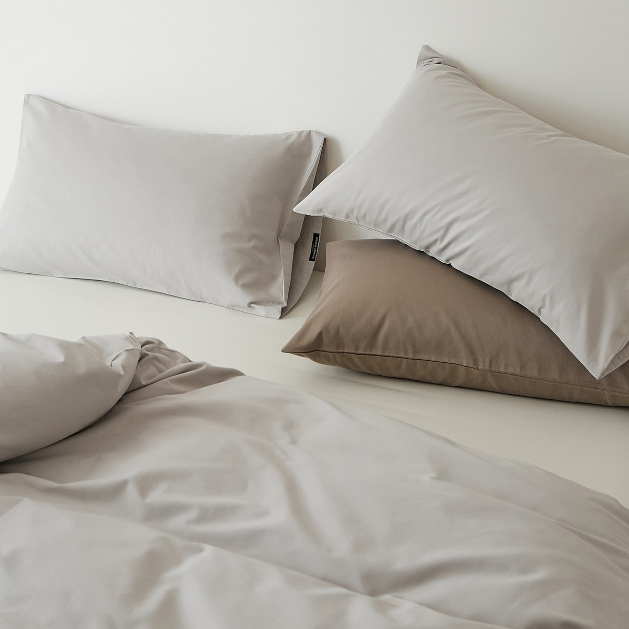 91家纺网 家纺一手货源 找家纺 EH家居 2025新款全棉磨毛纯色单枕套-云栖系列 云栖-云灰色