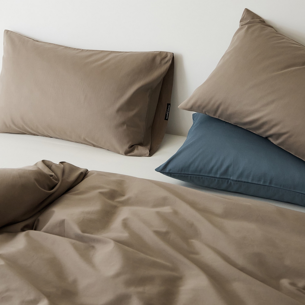 91家纺网 家纺一手货源 找家纺 EH家居 2025新款全棉磨毛纯色单枕套-云栖系列 云栖-高级咖