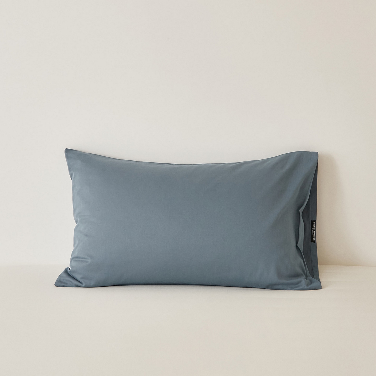 91家纺网 家纺一手货源 找家纺 EH家居 2025新款全棉磨毛纯色单枕套-云栖系列 云栖-南菲蓝