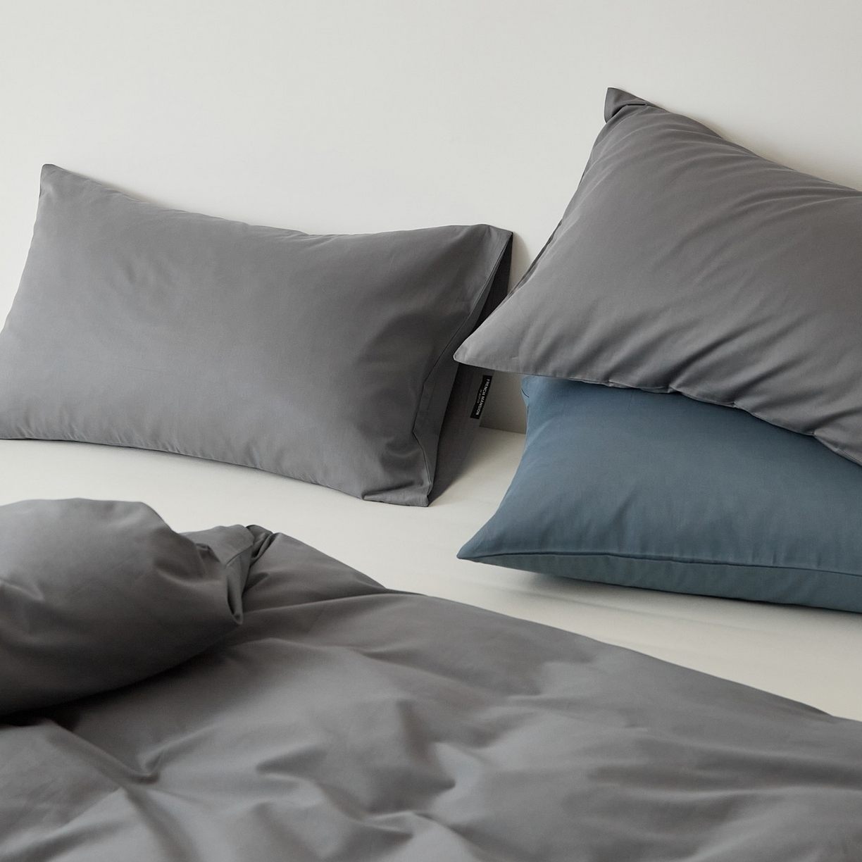 91家纺网 家纺一手货源 找家纺 EH家居 2025新款全棉磨毛纯色单枕套-云栖系列 云栖-银河灰