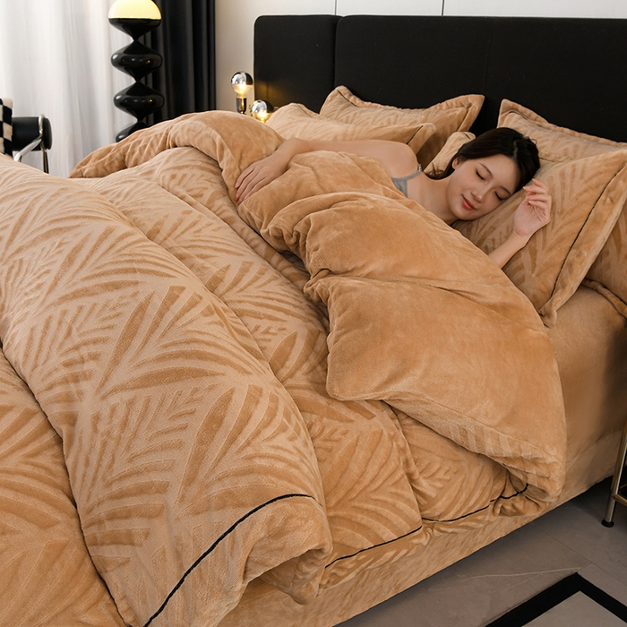 91家纺网 家纺一手货源 找家纺 （总）紫月轩家纺 2025新款牛奶绒雕花四件套