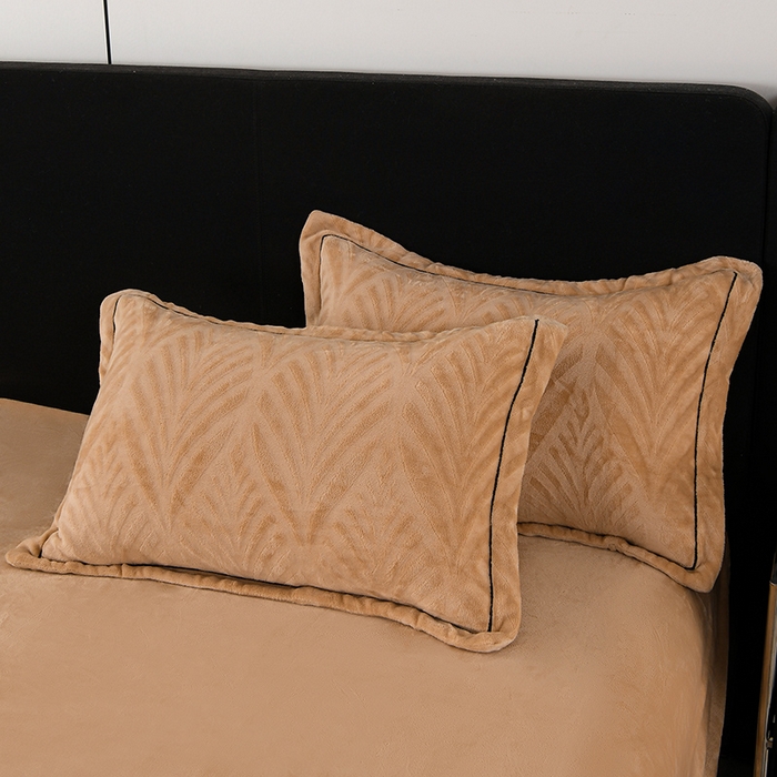 91家纺网 家纺一手货源 找家纺 紫月轩家纺 2025新款牛奶绒雕花四件套香槟-金