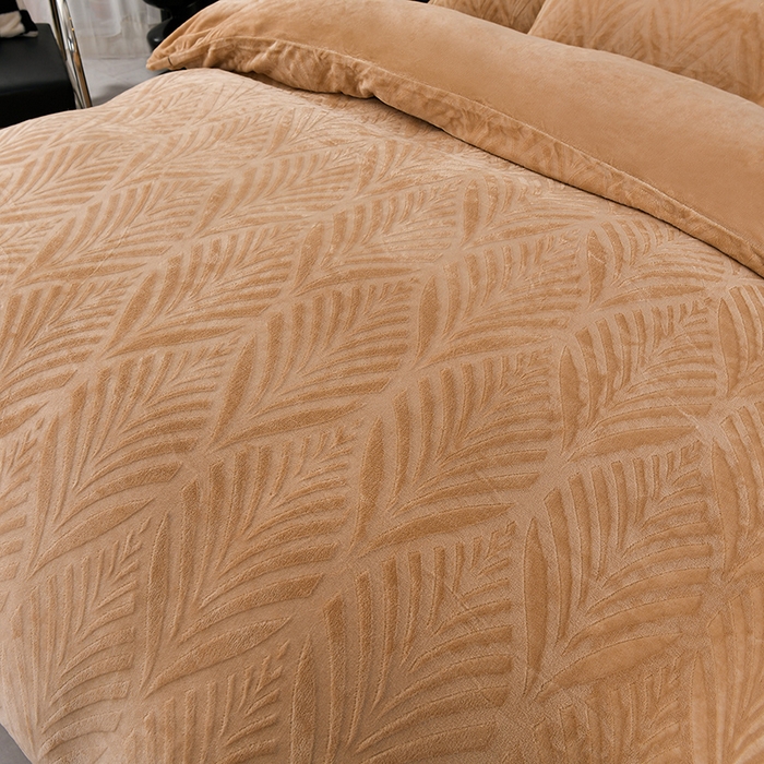 91家纺网 家纺一手货源 找家纺 紫月轩家纺 2025新款牛奶绒雕花四件套香槟-金