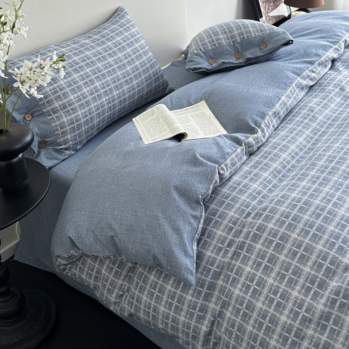 91家纺网 家纺一手货源 找家纺 七里香 2025秋冬新款A类加厚高克重亚麻复古风双层纱印花四件套 格颂