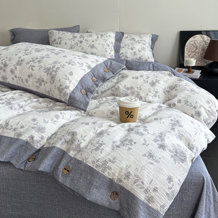 91家纺网 家纺一手货源 找家纺 七里香 2025秋冬新款A类加厚高克重亚麻复古风双层纱印花四件套 花之舞