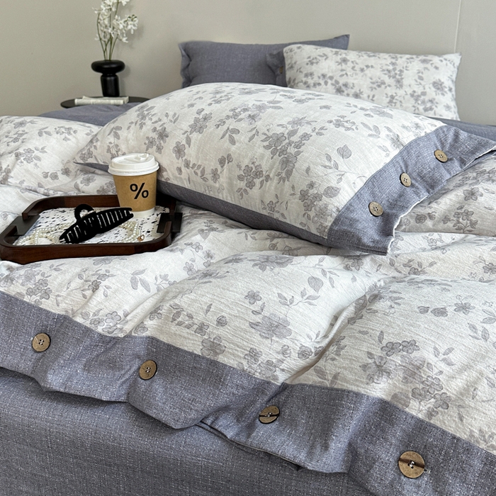 91家纺网 家纺一手货源 找家纺 七里香 2025秋冬新款A类加厚高克重亚麻复古风双层纱印花四件套 花之舞