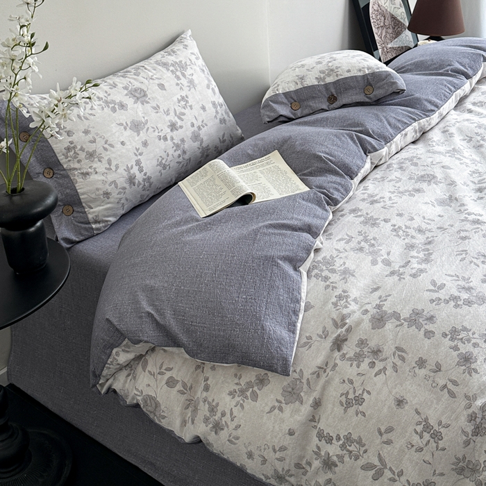 91家纺网 家纺一手货源 找家纺 七里香 2025秋冬新款A类加厚高克重亚麻复古风双层纱印花四件套 花之舞