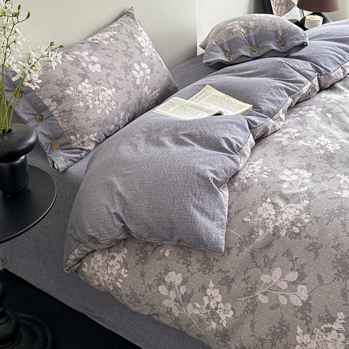 91家纺网 家纺一手货源 找家纺 七里香 2025秋冬新款A类加厚高克重亚麻复古风双层纱印花四件套 曼妙花园-灰
