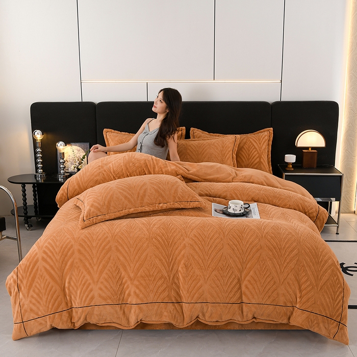 91家纺网 家纺一手货源 找家纺 紫月轩家纺 2025新款牛奶绒雕花四件套香槟-卡其