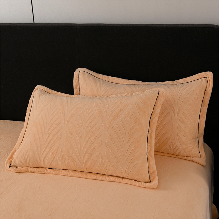 91家纺网 家纺一手货源 找家纺 紫月轩家纺 2025新款牛奶绒雕花四件套香槟-浅黄