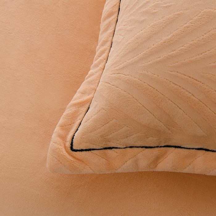 91家纺网 家纺一手货源 找家纺 紫月轩家纺 2025新款牛奶绒雕花四件套香槟-浅黄