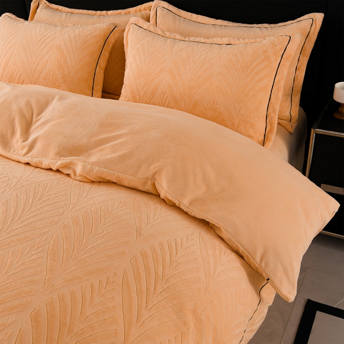 91家纺网 家纺一手货源 找家纺 紫月轩家纺 2025新款牛奶绒雕花四件套香槟-浅黄