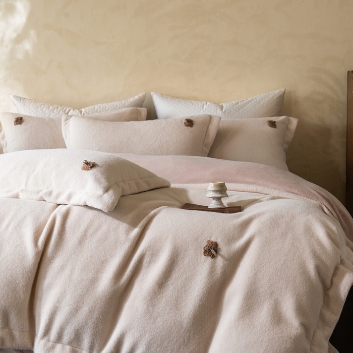 91家纺网 家纺一手货源 找家纺 佳汐蓝家纺 2025新款亲肤舒适A类糯米绒四件套 糯米绒 芝士奶