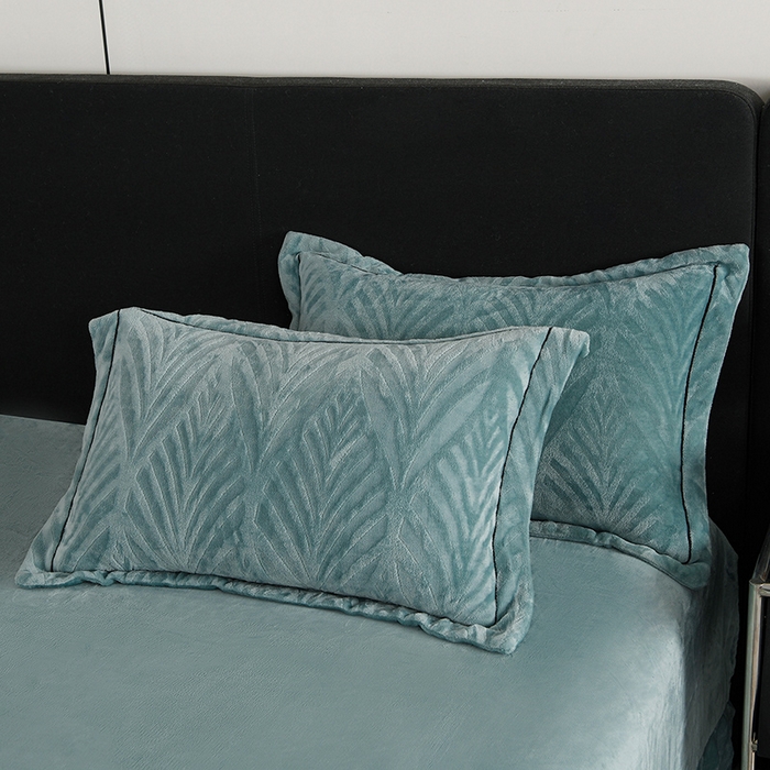 91家纺网 家纺一手货源 找家纺 紫月轩家纺 2025新款牛奶绒雕花四件套香槟-水绿