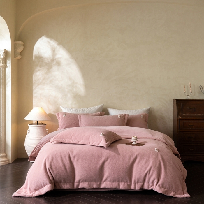 91家纺网 家纺一手货源 找家纺 佳汐蓝家纺 2025新款亲肤舒适A类糯米绒四件套 糯米绒-裸粉