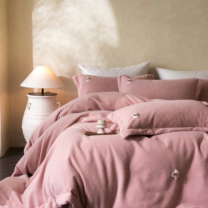 91家纺网 家纺一手货源 找家纺 佳汐蓝家纺 2025新款亲肤舒适A类糯米绒四件套 糯米绒-裸粉