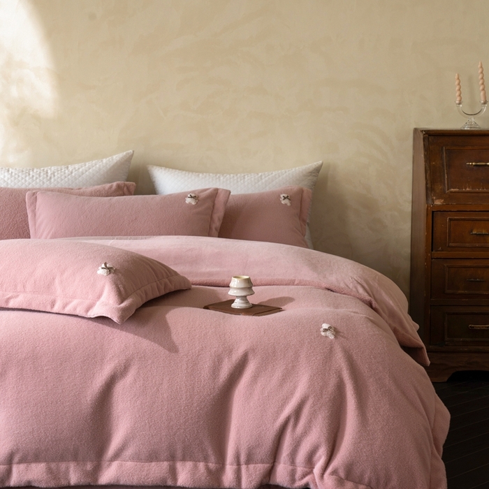 91家纺网 家纺一手货源 找家纺 佳汐蓝家纺 2025新款亲肤舒适A类糯米绒四件套 糯米绒-裸粉