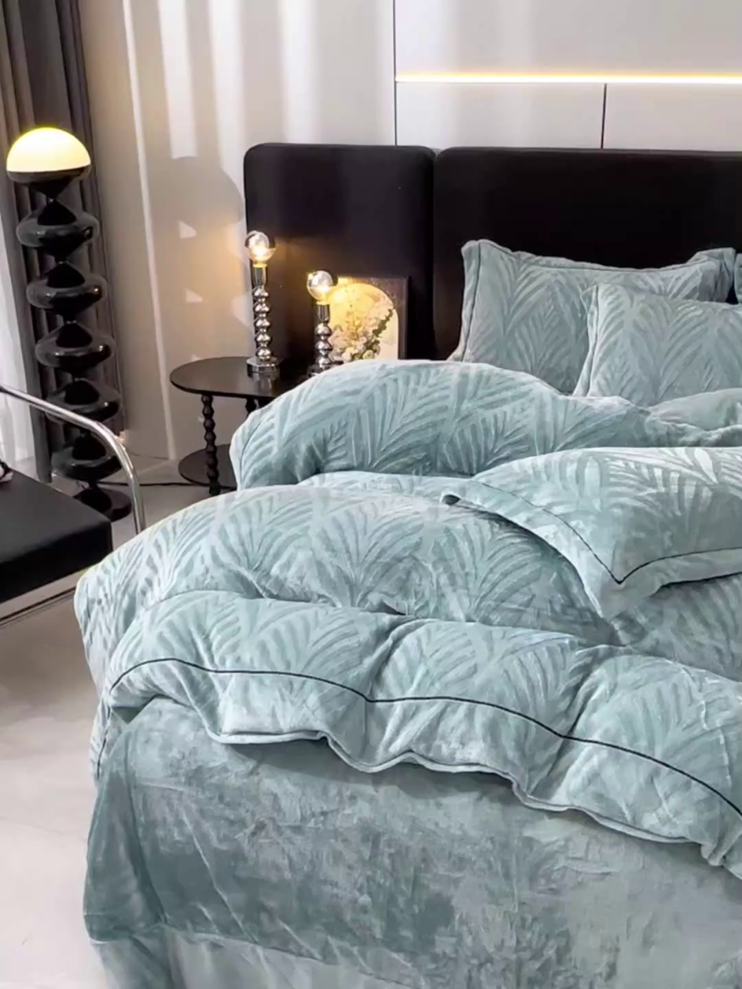 91家纺网 家纺一手货源 找家纺 紫月轩家纺 2025新款牛奶绒雕花四件套香槟-水绿