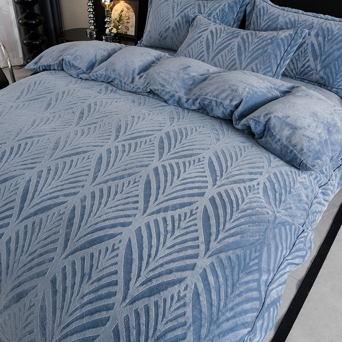 91家纺网 家纺一手货源 找家纺 紫月轩家纺 2025新款牛奶绒雕花四件套香槟-雾蓝