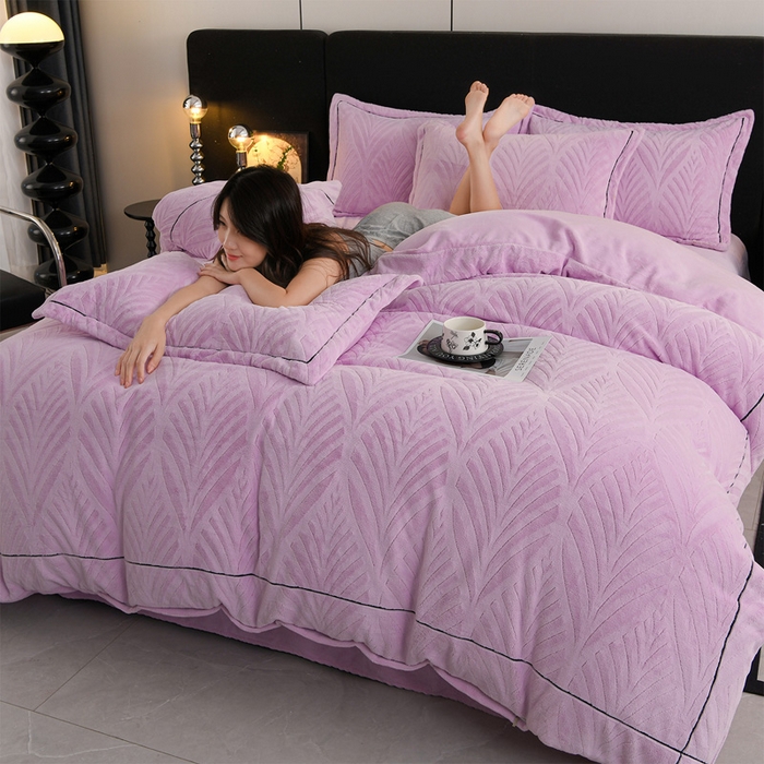 91家纺网 家纺一手货源 找家纺 紫月轩家纺 2025新款牛奶绒雕花四件套香槟-紫