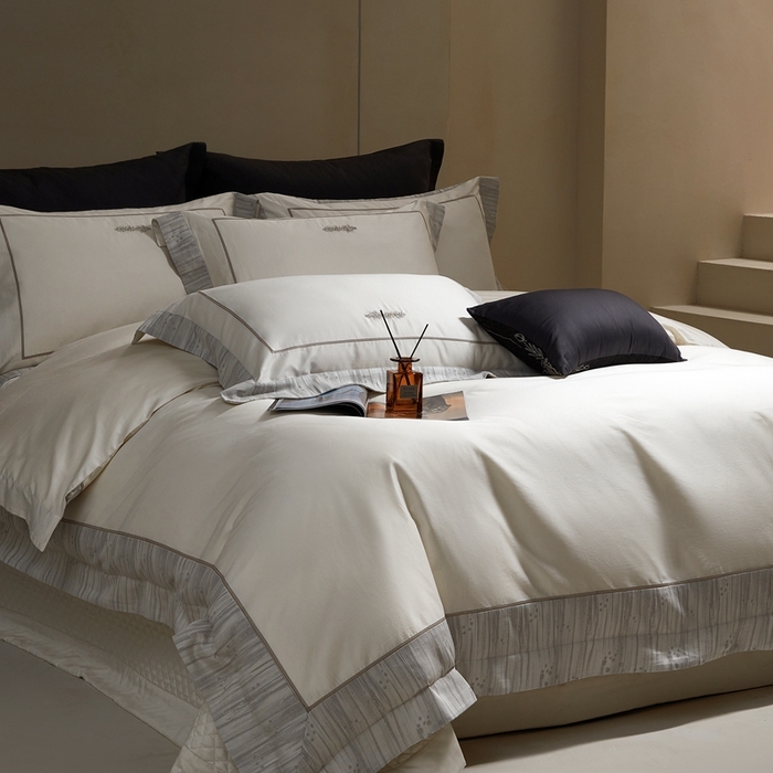 91家纺网 家纺一手货源 找家纺 佳汐蓝家纺 2025新款亲肤舒适色织提花四件套-格瑞丝 格瑞丝-雪原白