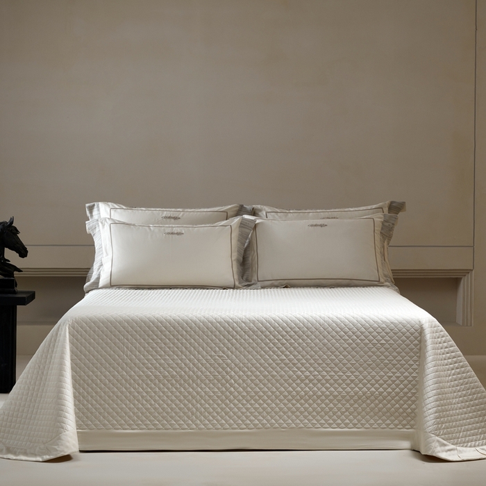 91家纺网 家纺一手货源 找家纺 佳汐蓝家纺 2025新款亲肤舒适色织提花四件套-格瑞丝 格瑞丝-雪原白