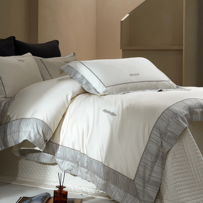 91家纺网 家纺一手货源 找家纺 佳汐蓝家纺 2025新款亲肤舒适色织提花四件套-格瑞丝 格瑞丝-雪原白