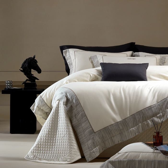 91家纺网 家纺一手货源 找家纺 佳汐蓝家纺 2025新款亲肤舒适色织提花四件套-格瑞丝 格瑞丝-雪原白