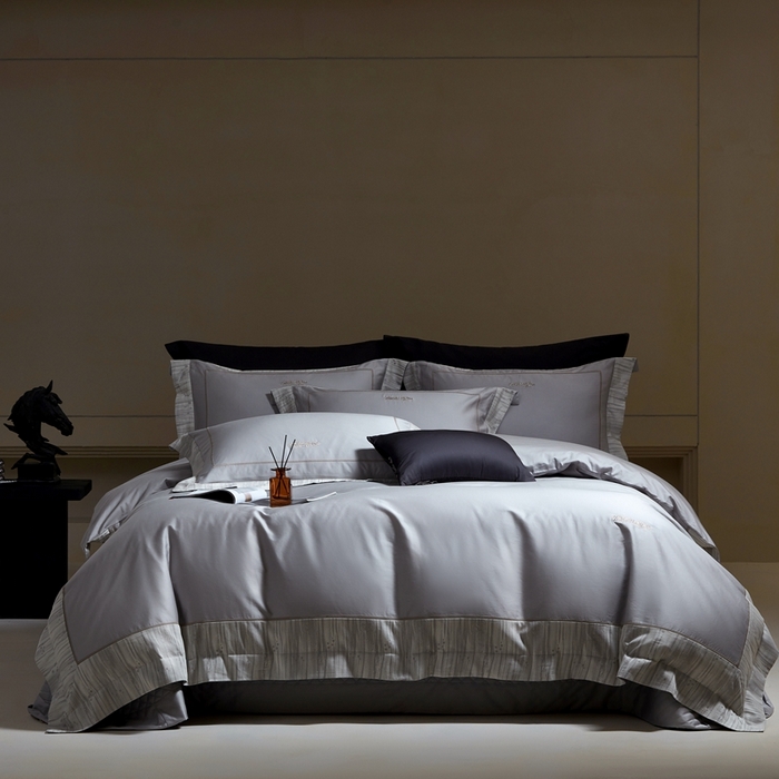 91家纺网 家纺一手货源 找家纺 佳汐蓝家纺 2025新款亲肤舒适色织提花四件套-格瑞丝 格瑞丝-烟絮灰