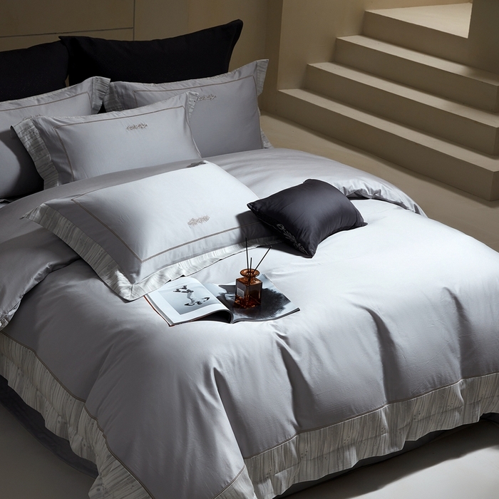 91家纺网 家纺一手货源 找家纺 佳汐蓝家纺 2025新款亲肤舒适色织提花四件套-格瑞丝 格瑞丝-烟絮灰