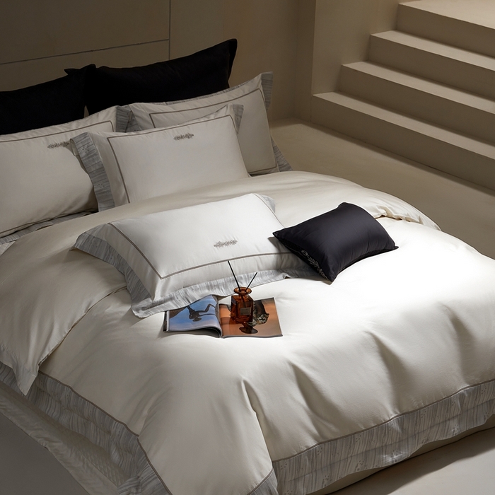 91家纺网 家纺一手货源 找家纺 佳汐蓝家纺 2025新款亲肤舒适色织提花四件套-格瑞丝 格瑞丝-雪原白