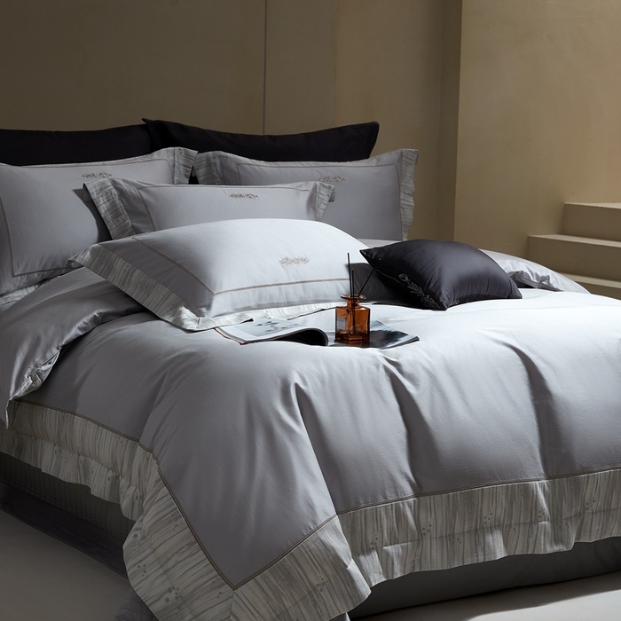 91家纺网 家纺一手货源 找家纺 佳汐蓝家纺 2025新款亲肤舒适色织提花四件套-格瑞丝 格瑞丝-烟絮灰