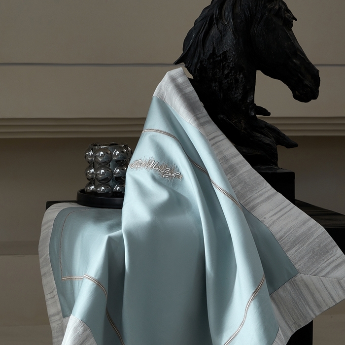 91家纺网 家纺一手货源 找家纺 佳汐蓝家纺 2025新款亲肤舒适色织提花四件套-格瑞丝 格瑞丝-北极蓝