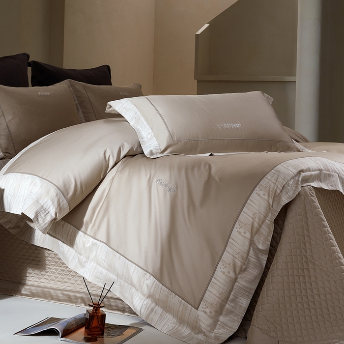 91家纺网 家纺一手货源 找家纺 佳汐蓝家纺 2025新款亲肤舒适色织提花四件套-格瑞丝 格瑞丝-檀雾咖