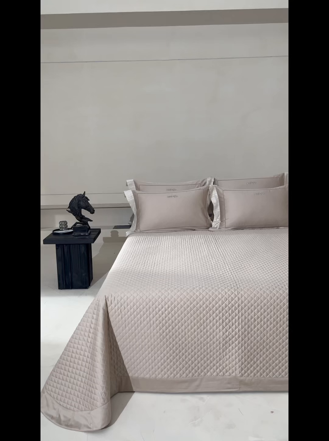 91家纺网 家纺一手货源 找家纺 佳汐蓝家纺 2025新款亲肤舒适色织提花四件套-格瑞丝 格瑞丝-檀雾咖