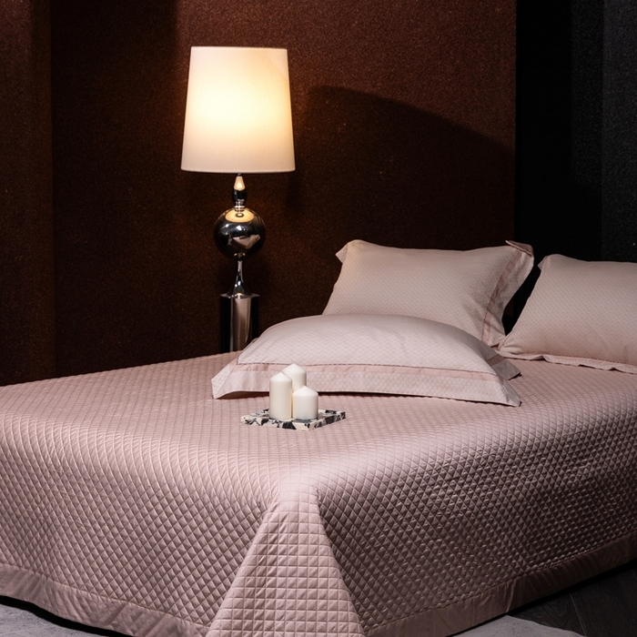 91家纺网 家纺一手货源 找家纺 佳汐蓝家纺 2025新款亲肤舒适色织提花四件套-茜茜格 茜茜格-粉