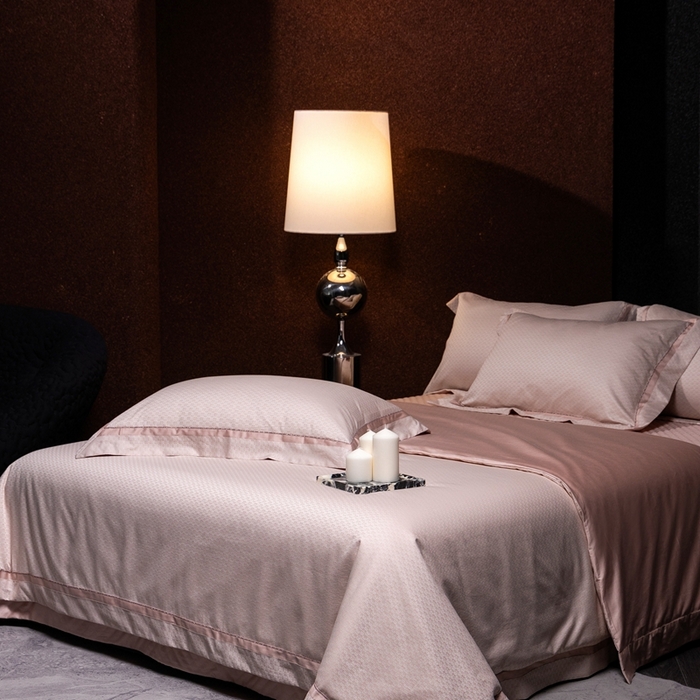 91家纺网 家纺一手货源 找家纺 佳汐蓝家纺 2025新款亲肤舒适色织提花四件套-茜茜格 茜茜格-粉