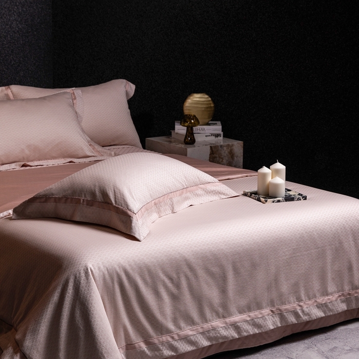 91家纺网 家纺一手货源 找家纺 佳汐蓝家纺 2025新款亲肤舒适色织提花四件套-茜茜格 茜茜格-粉