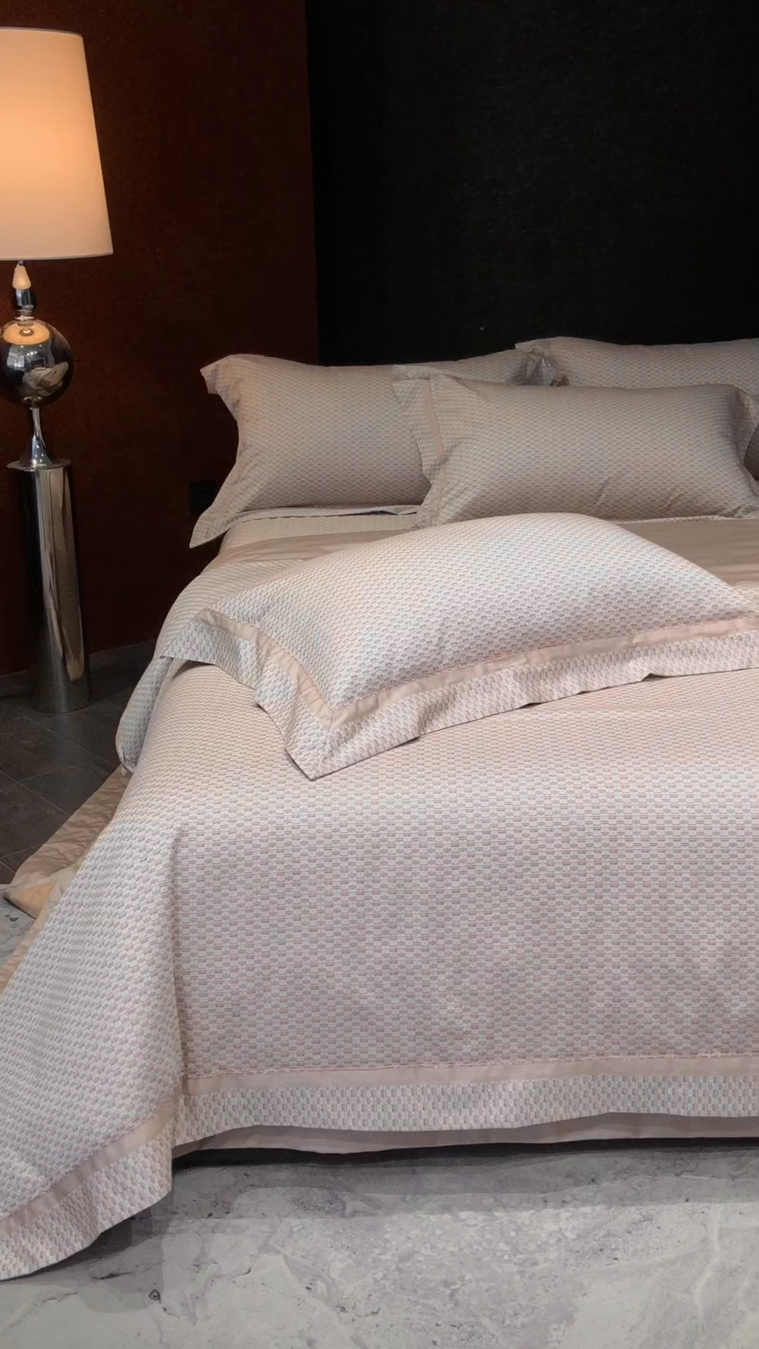 91家纺网 家纺一手货源 找家纺 佳汐蓝家纺 2025新款亲肤舒适色织提花四件套-茜茜格 茜茜格-咖