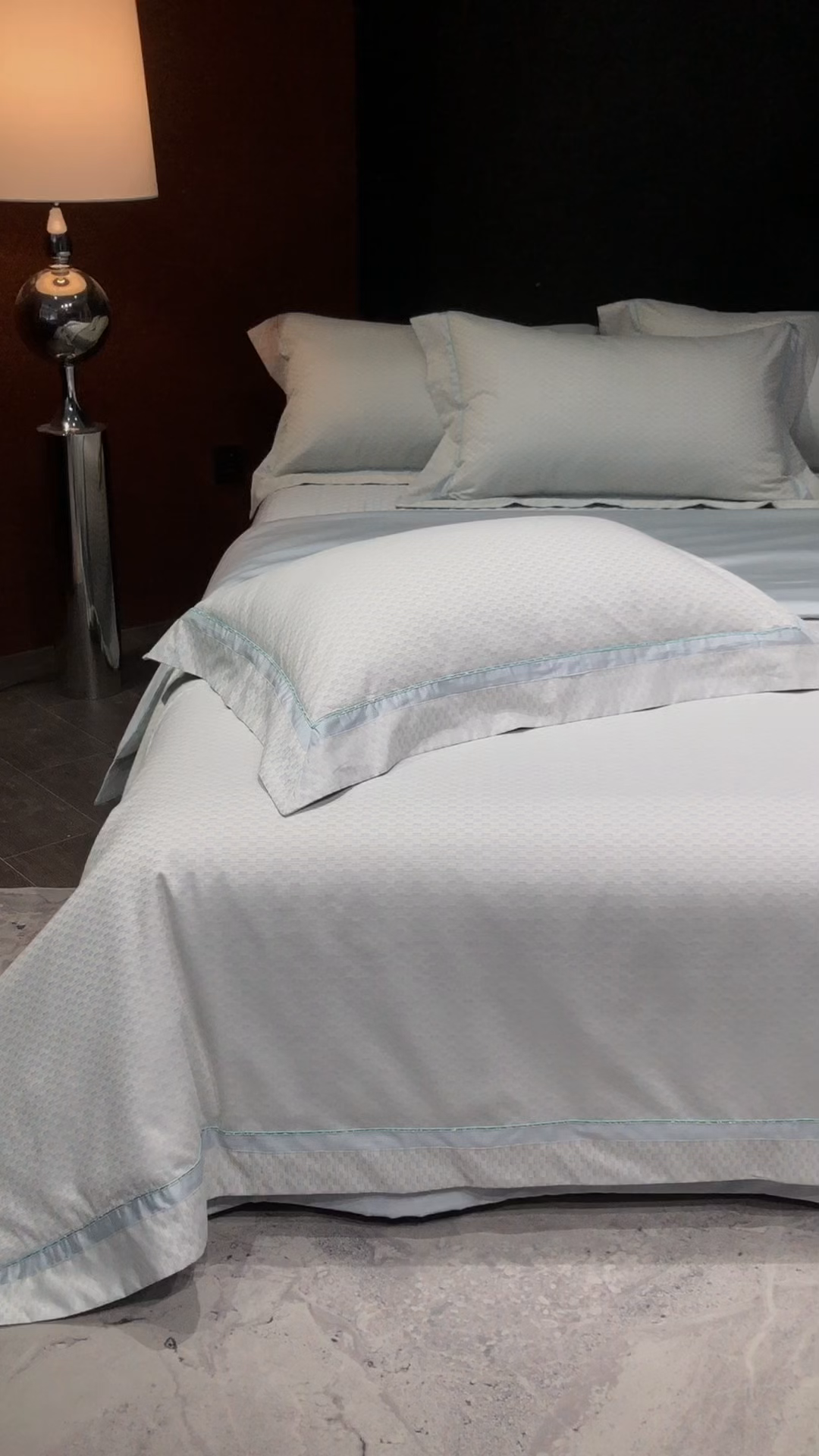 91家纺网 家纺一手货源 找家纺 佳汐蓝家纺 2025新款亲肤舒适色织提花四件套-茜茜格 茜茜格-蓝