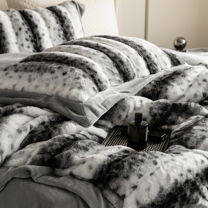 91家纺网 家纺一手货源 找家纺 佳汐蓝家纺 2025新款亲肤舒适A类波点兔毛绒四件套-波点兔毛 波点兔毛-深灰