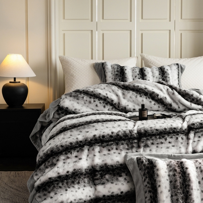 91家纺网 家纺一手货源 找家纺 佳汐蓝家纺 2025新款亲肤舒适A类波点兔毛绒四件套-波点兔毛 波点兔毛-深灰