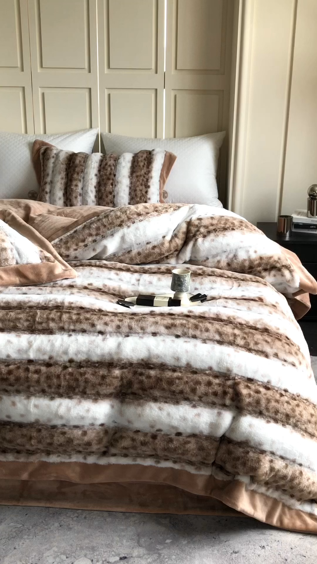 91家纺网 家纺一手货源 找家纺 佳汐蓝家纺 2025新款亲肤舒适A类波点兔毛绒四件套-波点兔毛 波点兔毛-卡其