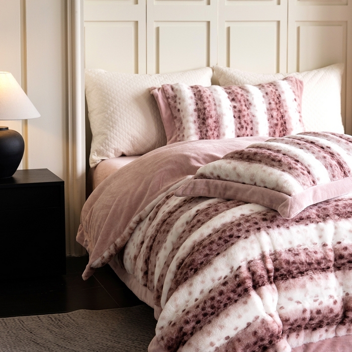 91家纺网 家纺一手货源 找家纺 佳汐蓝家纺 2025新款亲肤舒适A类波点兔毛绒四件套-波点兔毛 波点兔毛-深粉