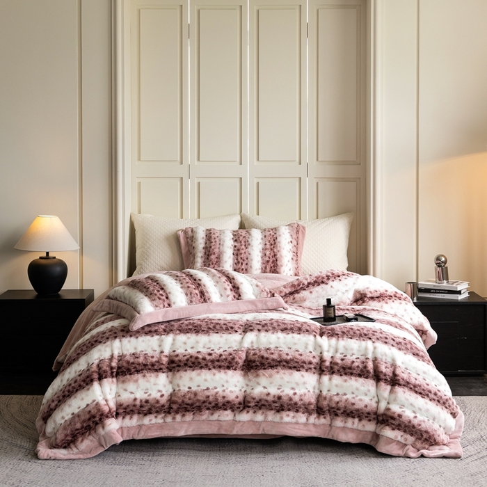 91家纺网 家纺一手货源 找家纺 佳汐蓝家纺 2025新款亲肤舒适A类波点兔毛绒四件套-波点兔毛 波点兔毛-深粉